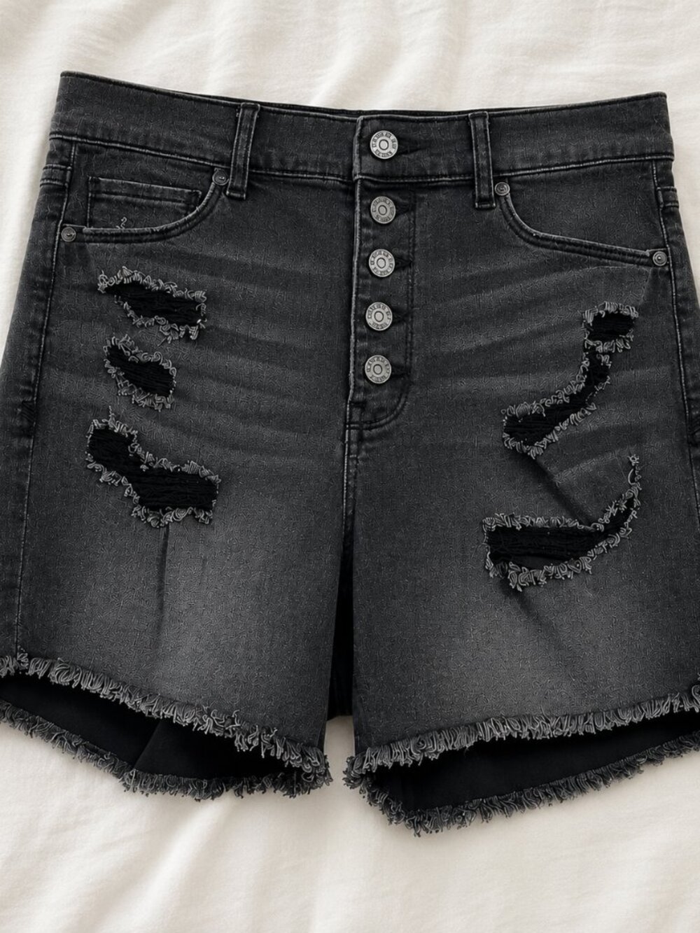 Sincerely Jules black distressed denim shorts in size 3/26